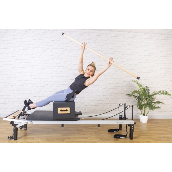 https://yoga-pilatesshop.nl/app/uploads/2015/03/pilates-oefeningen-met-stok-voor-oefeningen-op-reformer-of-staand.png
