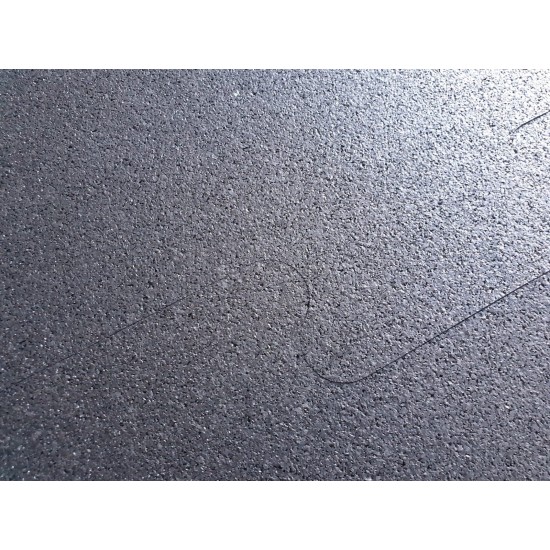 Interlocking fitnessvloer van 8 mm hoog, ideaal voor thuisgebruik. Antislip en dempende rubber tegels voor een veilige workout.