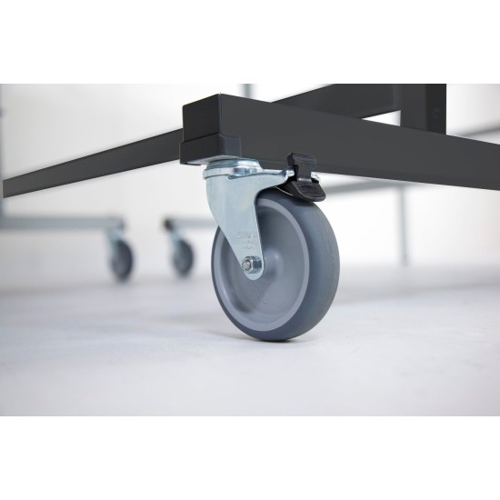 De Garlando Club Indoor is een stevige tafeltennistafel met een blauw speelveld, ideaal voor intensief gebruik. Geschikt voor thuis, bedrijven, en scholen.