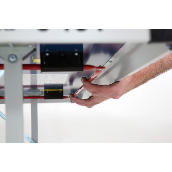 De Garlando Club Indoor is een stevige tafeltennistafel met een blauw speelveld, ideaal voor intensief gebruik. Geschikt voor thuis, bedrijven, en scholen.