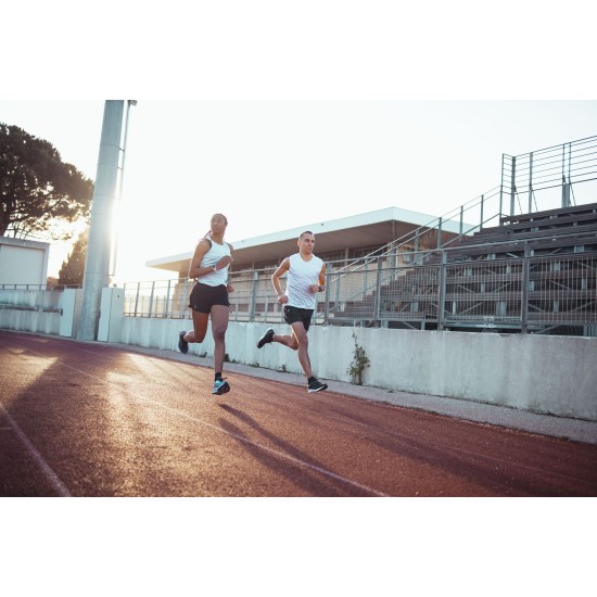 Ontdek de Polar Pacer Pro - een ultralicht hardloophorloge met GPS, barometer, VO2max en lange batterijduur, perfect voor serieuze hardlopers.