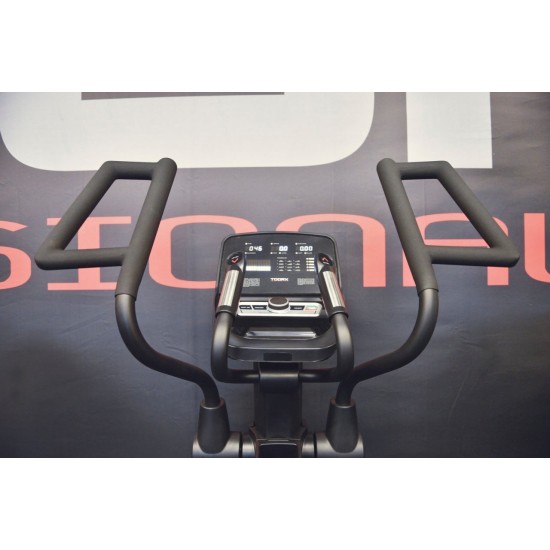 Ontdek de Toorx Professional ERX-9500, een inductie crosstrainer met 32 weerstandsniveaus, 56 cm paslengte en geschikt voor alle gebruikers tot 180 kg.