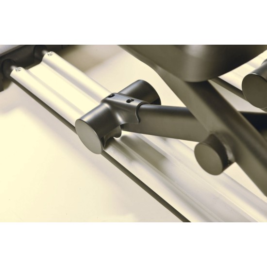 Ontdek de Toorx Professional ERX-9500, een inductie crosstrainer met 32 weerstandsniveaus, 56 cm paslengte en geschikt voor alle gebruikers tot 180 kg.