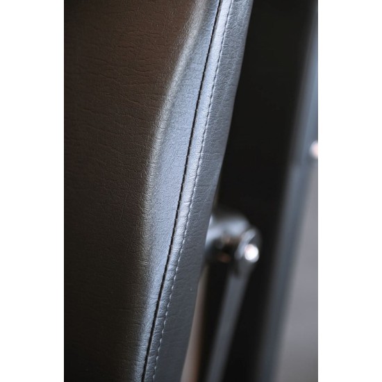 Ontdek de Toorx Professional Lat Pulldown & Seated Row, ideaal voor multifunctioneel gebruik met een stalen gewichtenstapel van 100 kg en ruimtebesparend ontwerp.