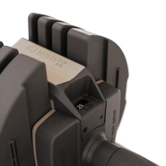 Verstelbare dumbbells van Centr met een bereik van 2.3 tot 22.5 kg en ergonomische handgrepen. Inclusief digitale coaching via Centr app.