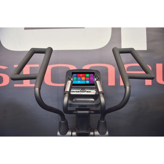 De Toorx ERX-9500-TFT Crosstrainer biedt een 10,1-inch touchscreen, 32 weerstandsinstellingen en Bluetooth-connectiviteit voor een optimale trainingservaring.