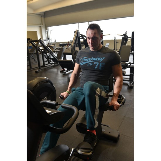 Geavanceerde Toorx Professional BRX-R9500-TFT Ligfiets met 10,1-inch TFT scherm, 32 weerstandsniveaus en diverse trainingsprogramma's voor optimale training.