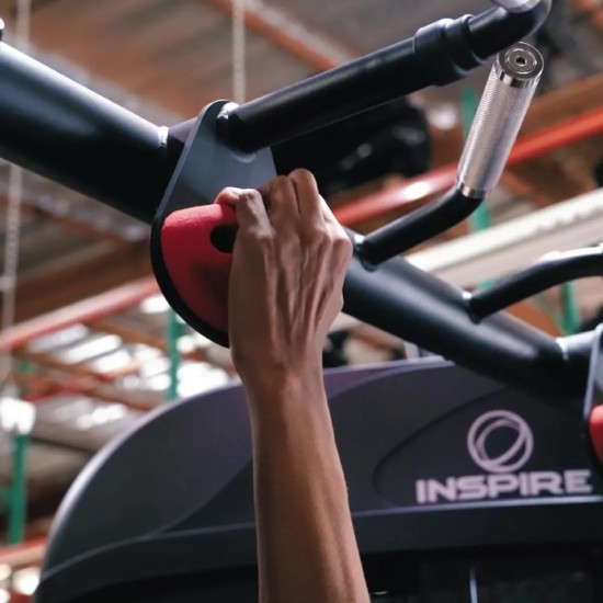 Ontdek de Inspire Fitness CFT Commercial Functional Trainer met pull-up bar, verstelbare katrollen en inclusief accessoires voor een complete workout ervaring.