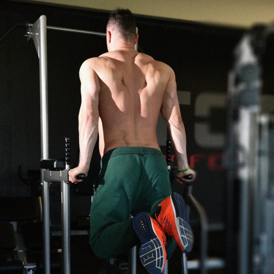 Toorx Professional WBX 2800 biedt veelzijdige krachttraining met een heavy-duty stalen frame en tot 150 kg gebruiksgewicht.