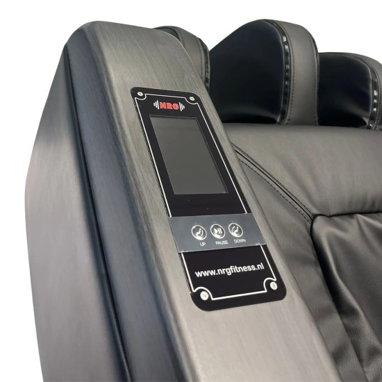 Ervaar ultieme ontspanning met de NRG Wellness Studio Massagestoel, inclusief luchtdrukmassage en SL-vormige massagerails.