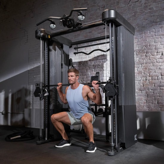 De Inspire Series FT2 PRO is een veelzijdige functionele trainer met 2x 75 kg gewicht, geïntegreerde Smith-bar en 13 accessoires voor thuisfitness.