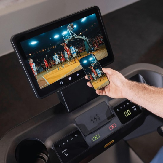 Ervaar topprestaties met de Inspire T7s Loopband. Uitgerust met een 15,6-inch touchscreen en 25-programma's voor optimale workout-ervaring.