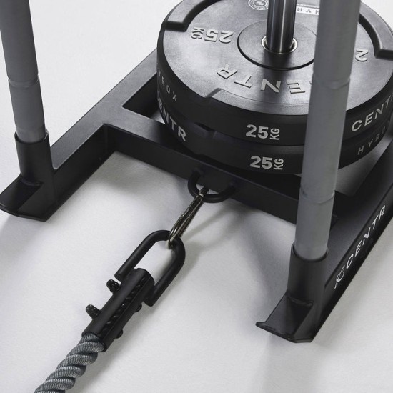 Optimaliseer je training met de Centr x HYROX Power Sled. Duurzaam, aanpasbaar gewicht en ontworpen voor maximale prestaties op HYROX-turf.