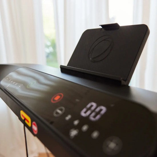 Ontdek de Inspire Tread 3 Loopband met een krachtige motor, in klapbaar ontwerp, en innovatieve technologieën voor een optimaal trainingservaring.