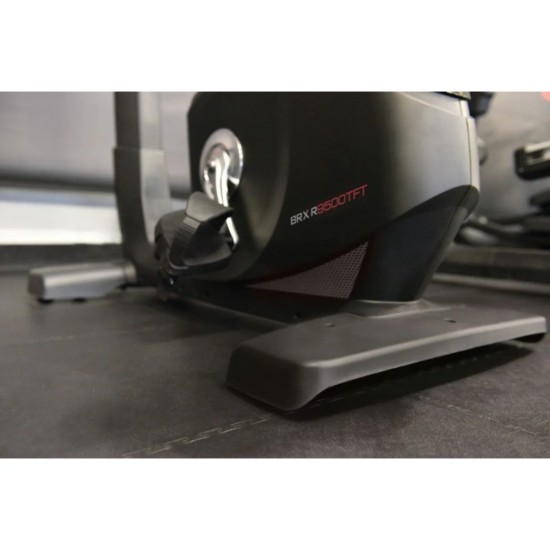 Professionele Toorx BRX 9500 ergometer met 10.1" TFT-touchscreen, 32 weerstanden en ingebouwde apps voor een optimale trainingservaring.