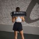Verbeter je training met de 10 kg Centr x HYROX Sandbag. Duurzaam Cordura® nylon, zeven handgrepen en een dubbel Velcro® sluitsysteem voor intensieve workouts.