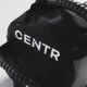 Verbeter je training met de 10 kg Centr x HYROX Sandbag. Duurzaam Cordura® nylon, zeven handgrepen en een dubbel Velcro® sluitsysteem voor intensieve workouts.