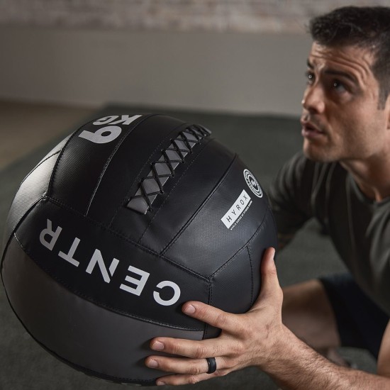 Verbeter je HYROX-prestaties met de Centr x HYROX Wall Ball 6KG. Duurzaam ontwerp met slipvrije grip voor optimale trainingservaring.