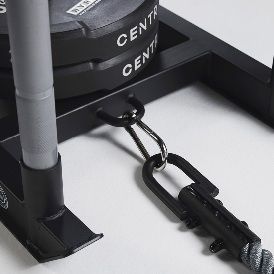 Verbeter je training met de Centr x HYROX Power Rope, een 15 meter lang Dacron touw met slipvrije handgrepen en gele markeringen.