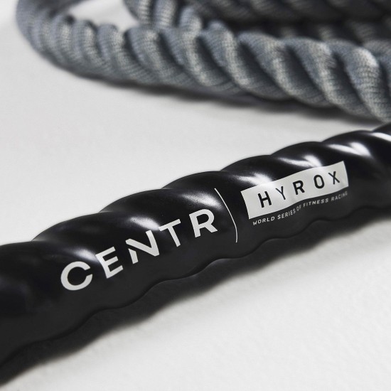 Verbeter je training met de Centr x HYROX Power Rope, een 15 meter lang Dacron touw met slipvrije handgrepen en gele markeringen.