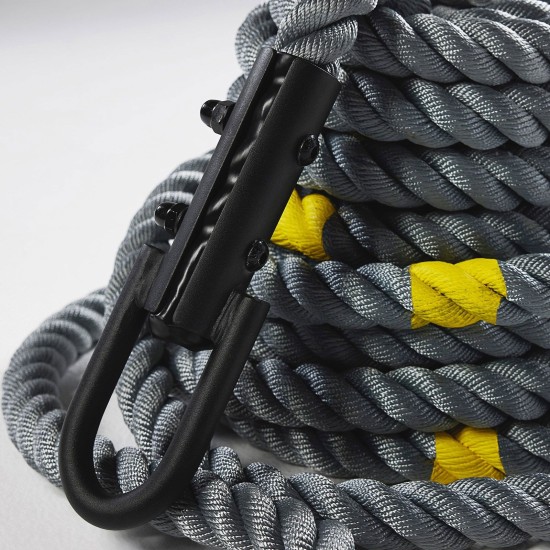 Verbeter je training met de Centr x HYROX Power Rope, een 15 meter lang Dacron touw met slipvrije handgrepen en gele markeringen.