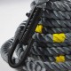 Verbeter je training met de Centr x HYROX Power Rope, een 15 meter lang Dacron touw met slipvrije handgrepen en gele markeringen.