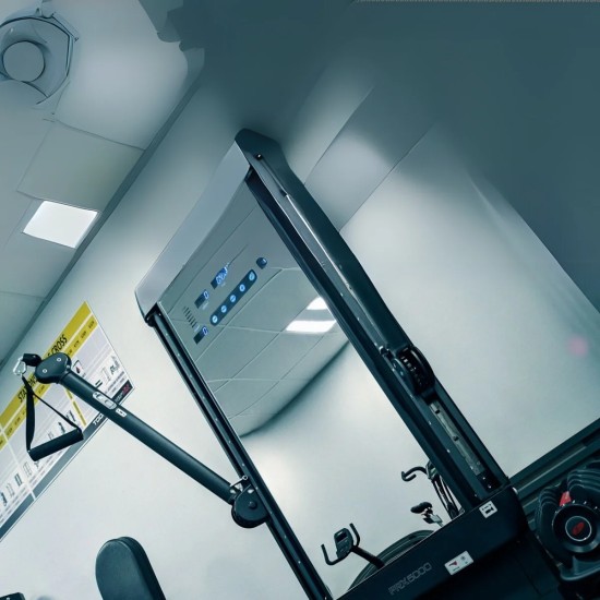 Ontdek de Toorx PRX-5000 Dual Pulley met magnetisch weerstandsysteem, verstelbare armen en ingebouwde console. Ideaal voor de semi-professionele fitnessruimte.