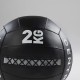 Versterk je training met de Centr x HYROX Wall Ball 2KG. Duurzaam, slipvrij ontwerp voor optimale grip en balans tijdens je workouts.