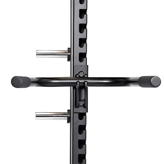 Inspire UCHR1 Ultimate Commercial Half Rack met verstelbare safeties, optrekstang en verschillende accessoires voor intensief gebruik in commerciële gyms.