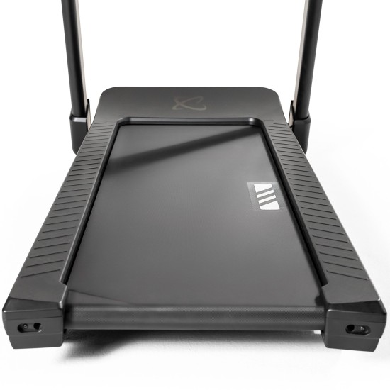 Verbeter je training met de Inspire Series T5S Loopband, voorzien van een 15.6” touchscreen en krachtige prestaties voor optimaal comfort.