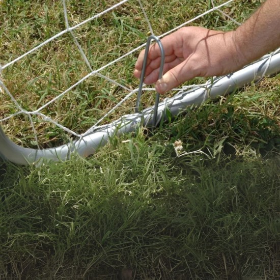 Garlando Foldy Goal is een inklapbaar voetbaldoel van 180 x 120 x 60 cm met een sterk frame en polyester net, ideaal voor buitengebruik.