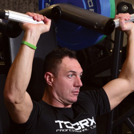 Ergonomische FWX 5400 unilaterale shoulder press van Toorx Professional, belastbaar tot 200 kg, ideaal voor bedrijfsfitness en sportscholen.